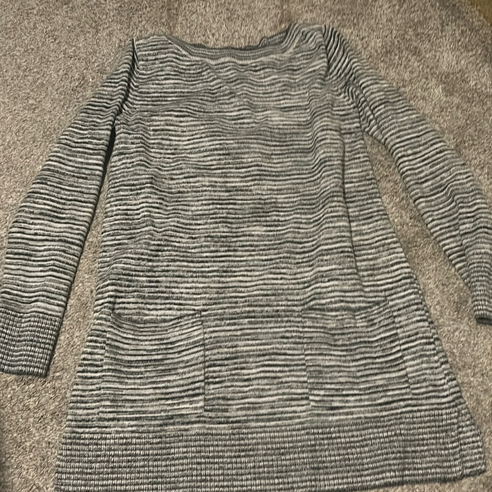 Cute top over leggings